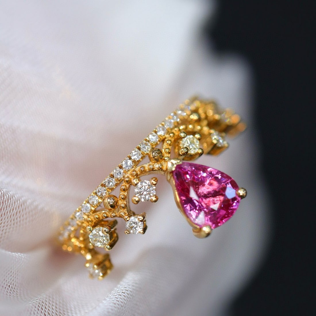 14k Gold 0.82 Ctw Natural Ruby & Diamond Ring: Ref:230957163 // gold content:14k gold // ring size:7. 25us // // main gemstone:ruby // shape:pear // carat weight:0. 64ct // color:red // treatment:natural // // adjacent gemstone 2 : diamond //