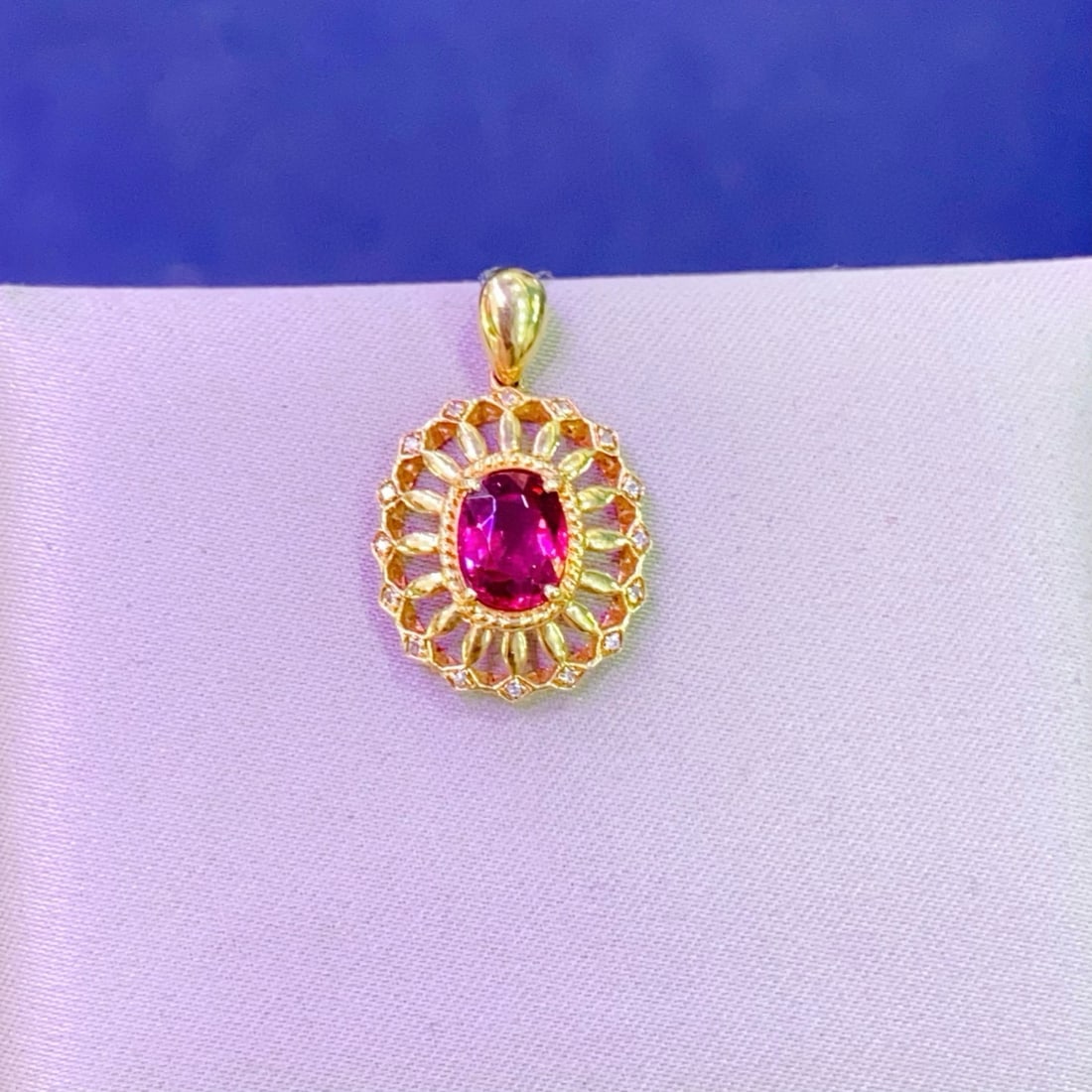 14k Gold 1.10 Ctw Natural Tourmaline & Diamond Pendant( Without Chain ): Ref:230957166 // gold content:14k gold // main gemstone:tourmaline // shape:oval // carat weight:1. 05ct // color:red // treatment:natural // // adjacent gemstone 2 : diamond // number of stones:16