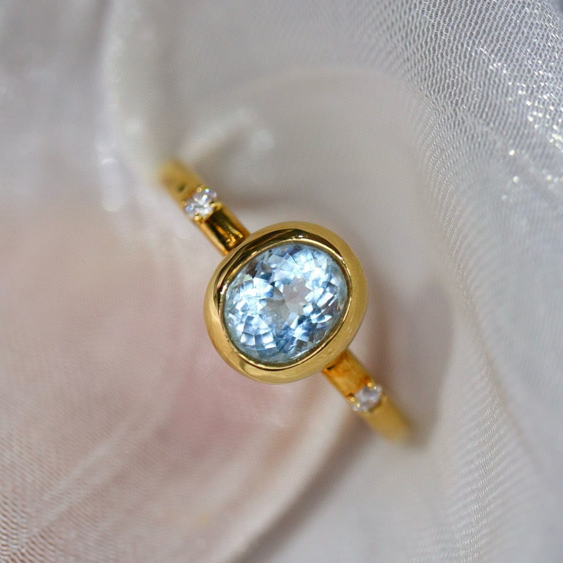14k Gold 0.74 Ctw Natural Aquamarine & Diamond Ring: Ref:230957175 // gold content:14k gold // ring size:7. 25us // // main gemstone:aquamarine // shape:oval // carat weight:0. 71ct // color:blue // treatment:natural // // adjacent gemstone 2 :