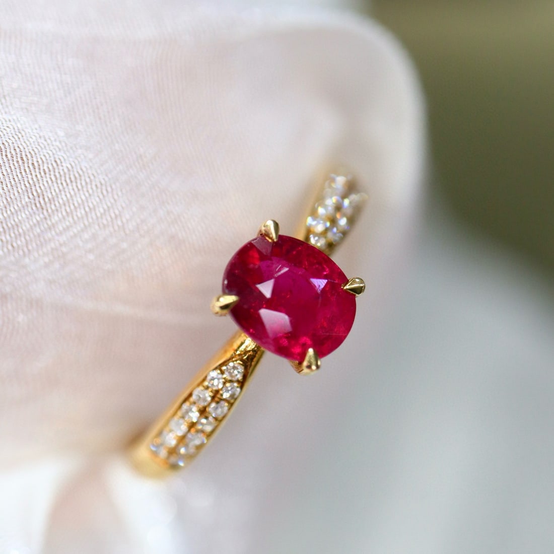 14k Gold 0.88 Ctw Natural Tourmaline & Diamond Ring: Ref:230957189 // gold content:14k gold // ring size:7. 25us // // main gemstone:tourmaline // shape:oval // carat weight:0. 78ct // color:red // treatment:natural // // adjacent gemstone 2 :