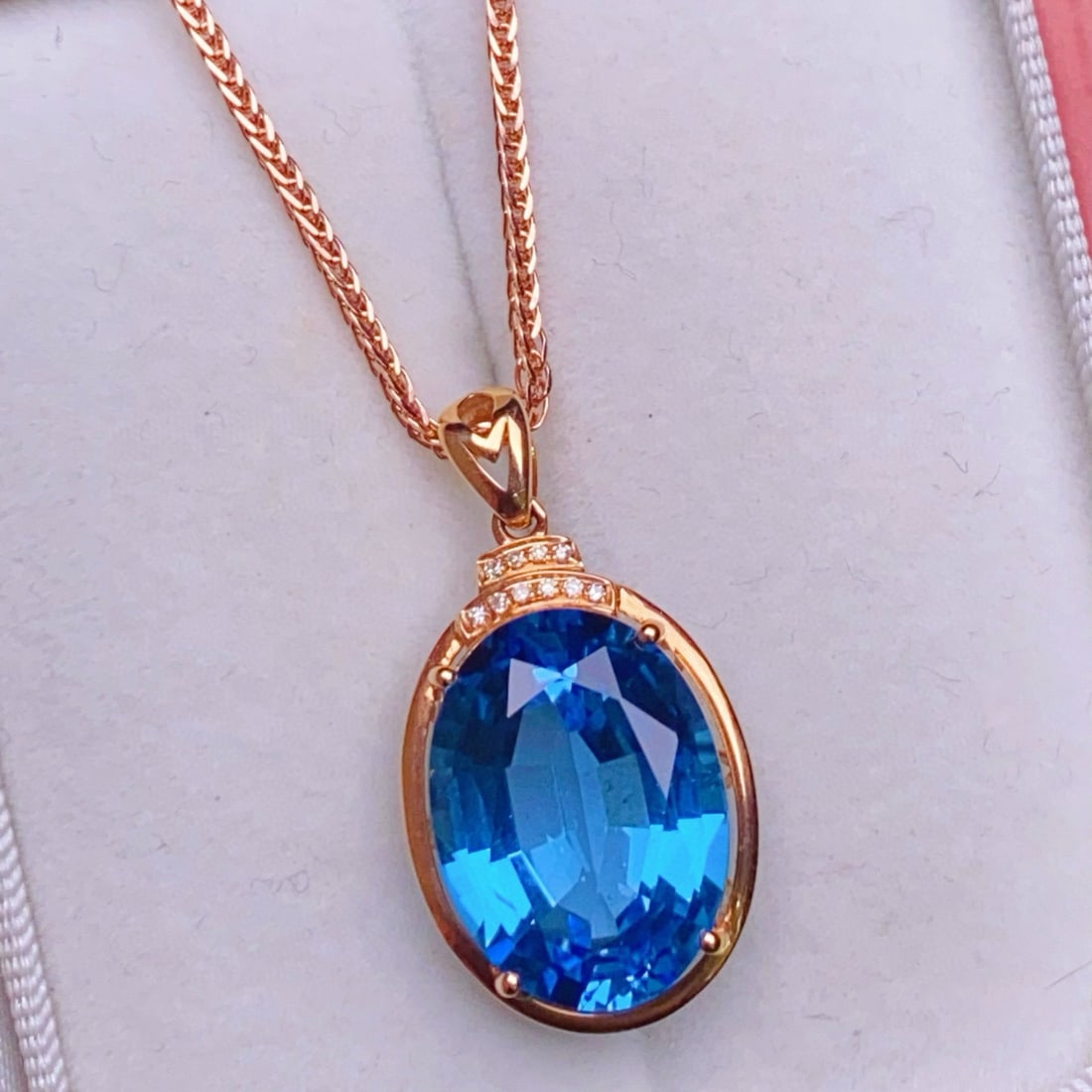 14k Gold 9.63 Ctw Natural Topaz & Diamond Pendant( Without Chain ): Ref:230957225 // gold content:14k gold // main gemstone:topaz // shape:oval // carat weight:9. 6ct // color:swiss blue // treatment:natural // // adjacent gemstone 2 : diamond // number of