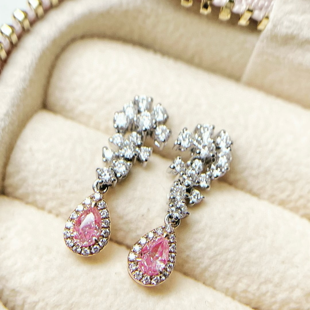 14k Gold 1.06 Ctw Natural Pink Diamond & Diamond Earrings: Ref:230957234 // gold content:14k gold // main gemstone:pink diamond // shape:pear // carat weight:0. 36ct // color:pink // treatment:natural // // adjacent gemstone 2 : diamond // shape:round //