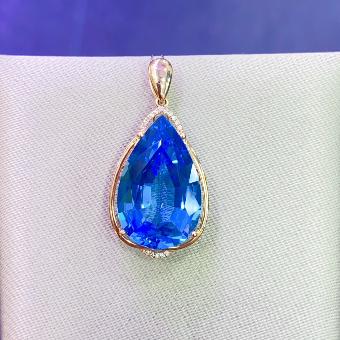 14k Gold 19.85 Ctw Natural Topaz & Diamond Pendant( Without Chain ): Ref:230957238 // gold content:14k gold // main gemstone:topaz // shape:pear // carat weight:19. 8ct // color:blue // treatment:natural // // adjacent gemstone 2 : diamond // number of stones:16 //