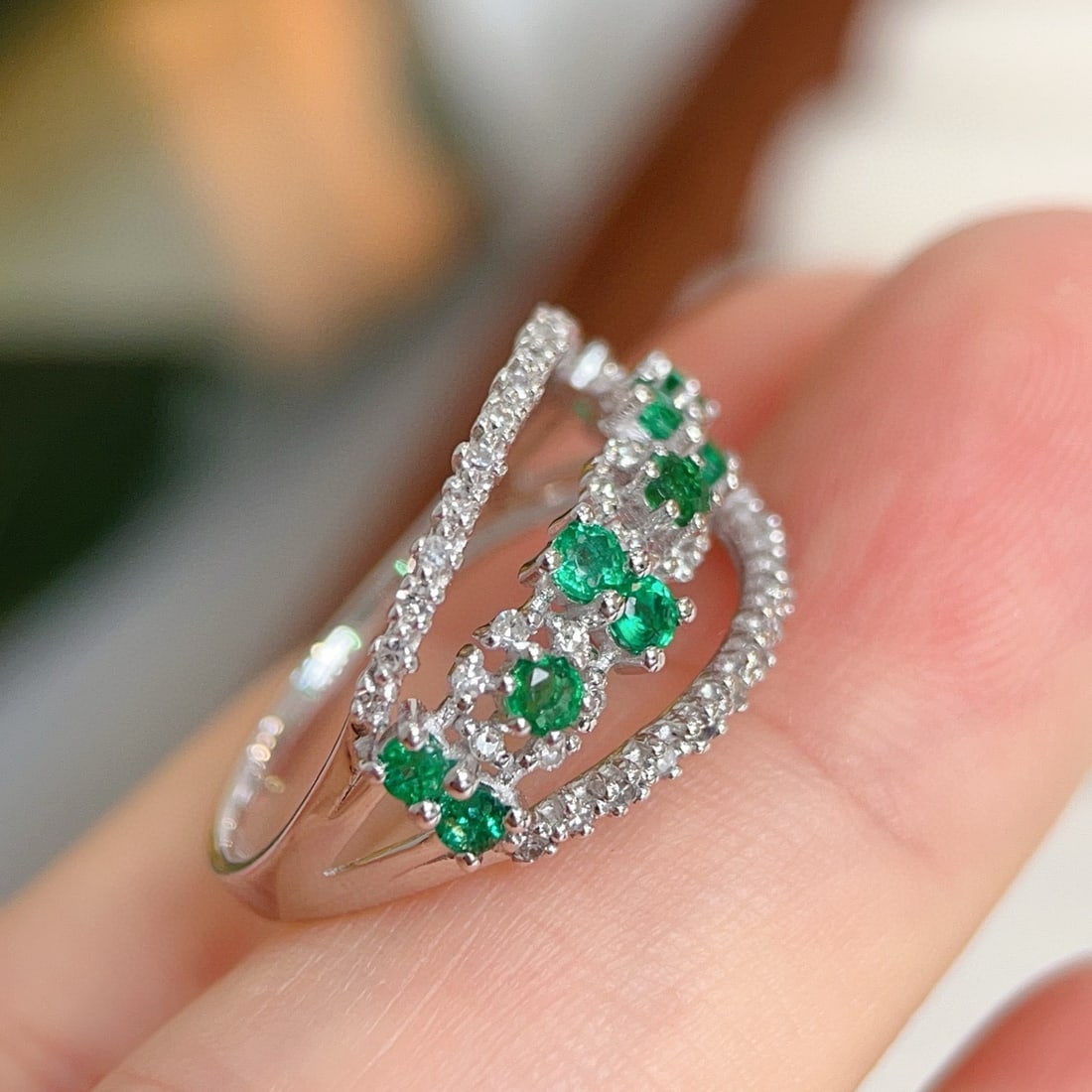 14k Gold 0.8 Ct Natural Emerald & Diamond Ring - 4