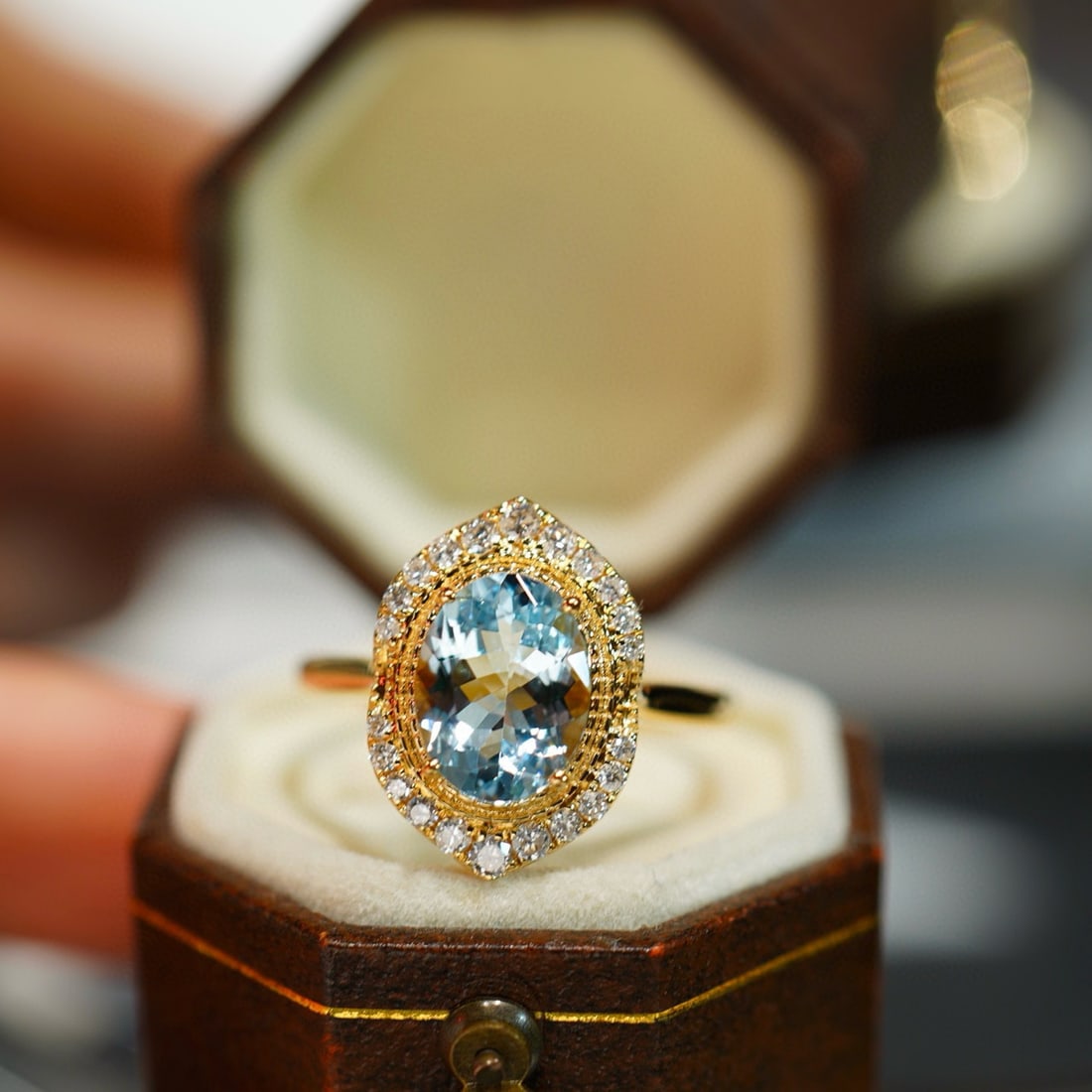 14k Gold 1.4 Ct Natural Aquamarine & Diamond Ring: Ref:230957254 // gold content:14k gold // ring size:7. 25us // // main gemstone:aquamarine // shape:oval // carat weight:1. 4ct // color:blue // treatment:natural // // adjacent gemstone 2 :