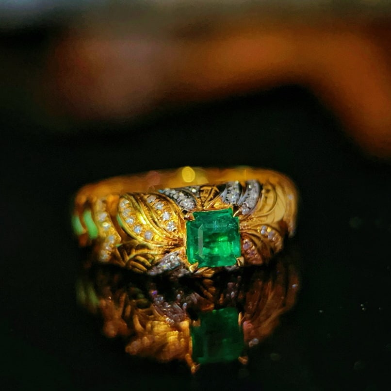 14k Gold 0.6 Ct Natural Emerald & Diamond Ring (1 of 7)