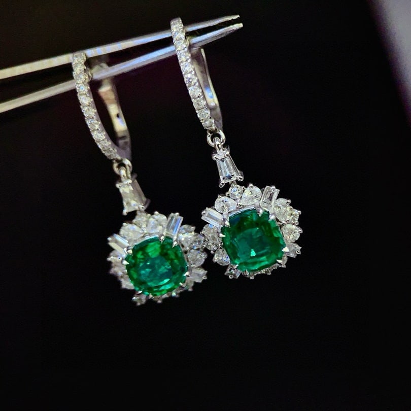 14k Gold 3.96 Ctw Vivid Green Natural Emerald & Diamond Earrings: Ref:230958041 // gold content:14k gold // main gemstone:emerald // shape:cushion // carat weight:2. 62ct // color:vivid green // treatment:natural // // adjacent gemstone 2 : diamond // shape:multiply