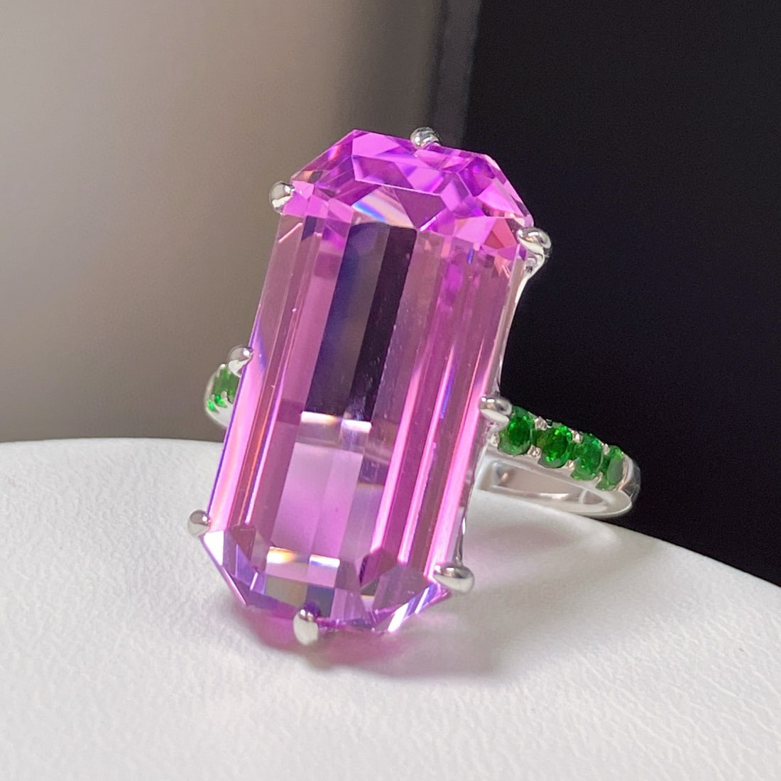 14k Gold 17.11 Ctw Natural Kunzite & Tsavorite Ring - 4