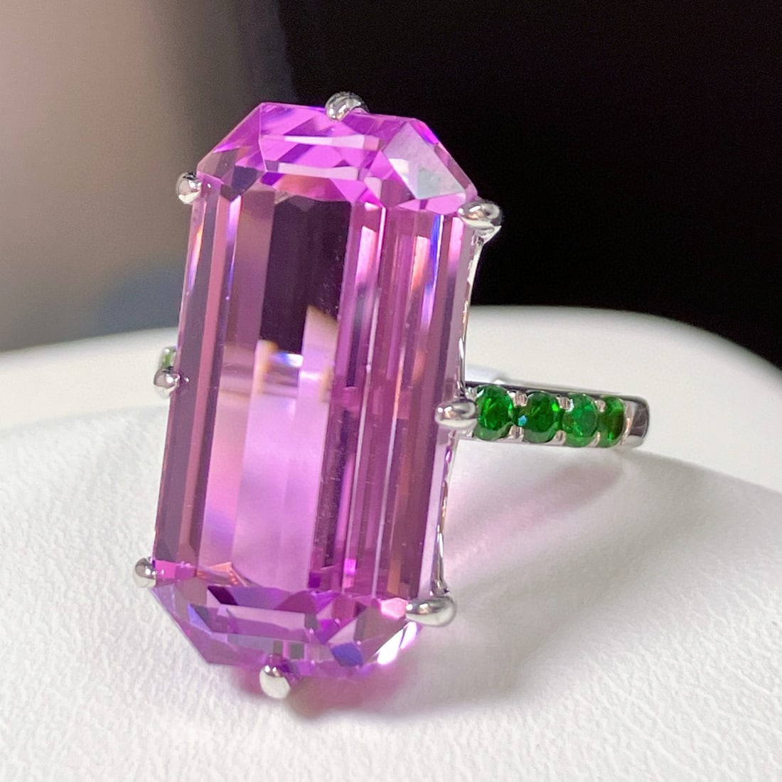 14k Gold 17.11 Ctw Natural Kunzite & Tsavorite Ring - 5