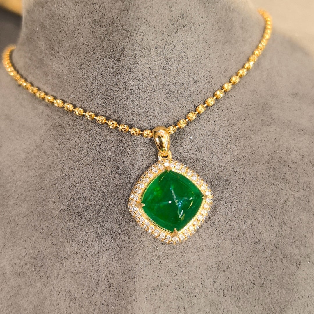 14k Gold 5.80 Ctw Vivid Green Natural Emerald & Diamond Pendant( Without Chain ): Ref:230958068 // gold content:14k gold // main gemstone:emerald // shape:suger-loaf // carat weight:5. 40ct // color:vivid green // treatment:natural // // adjacent gemstone 2 : diamond //