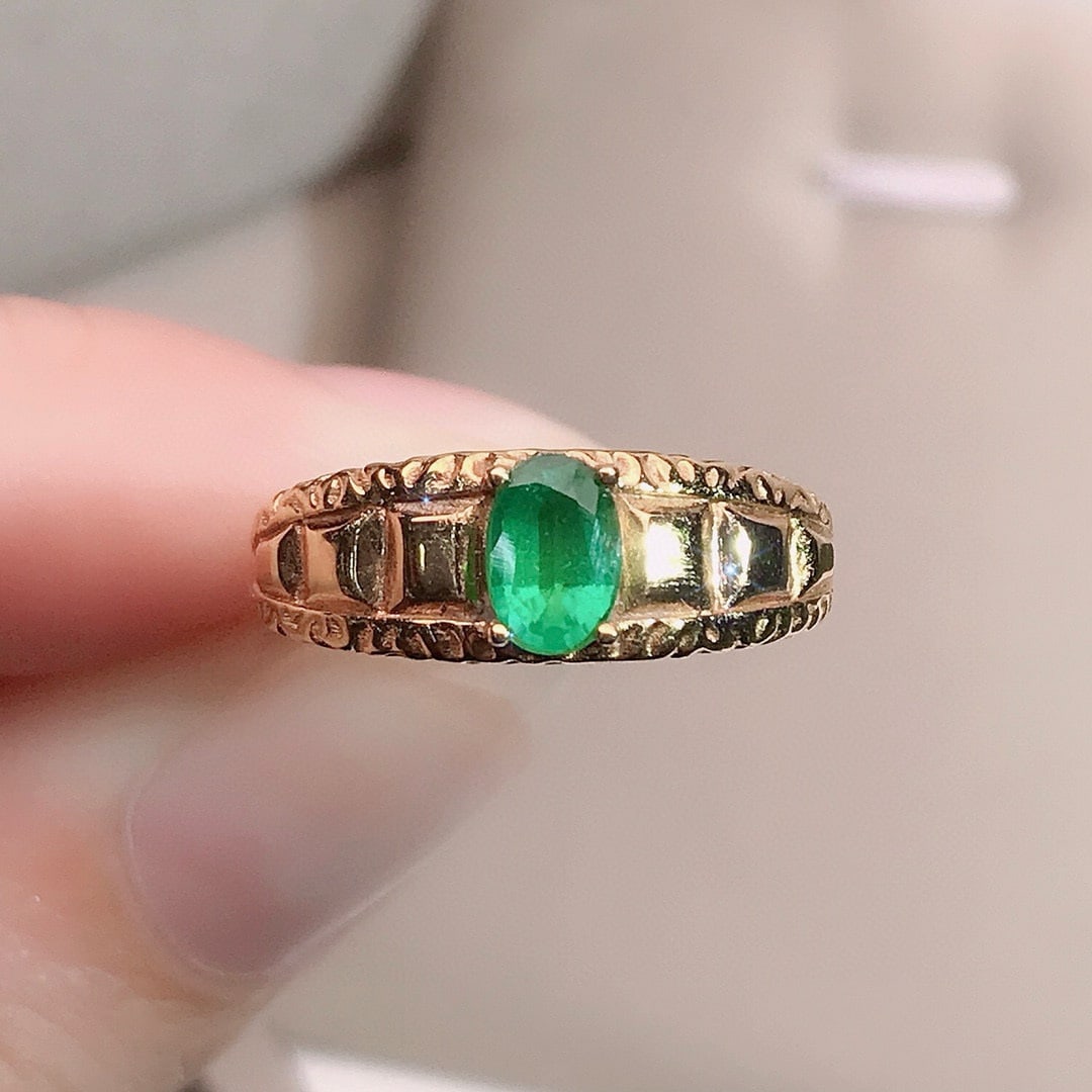14k Gold 0.5 Ct Vivid Green Natural Emerald Ring: Ref:230958081 // gold content:14k gold // ring size:7. 25us // // main gemstone:emerald // shape:oval // carat weight:0. 5ct // color:vivid green // treatment:natural // Condition: NewLow Estimate:
