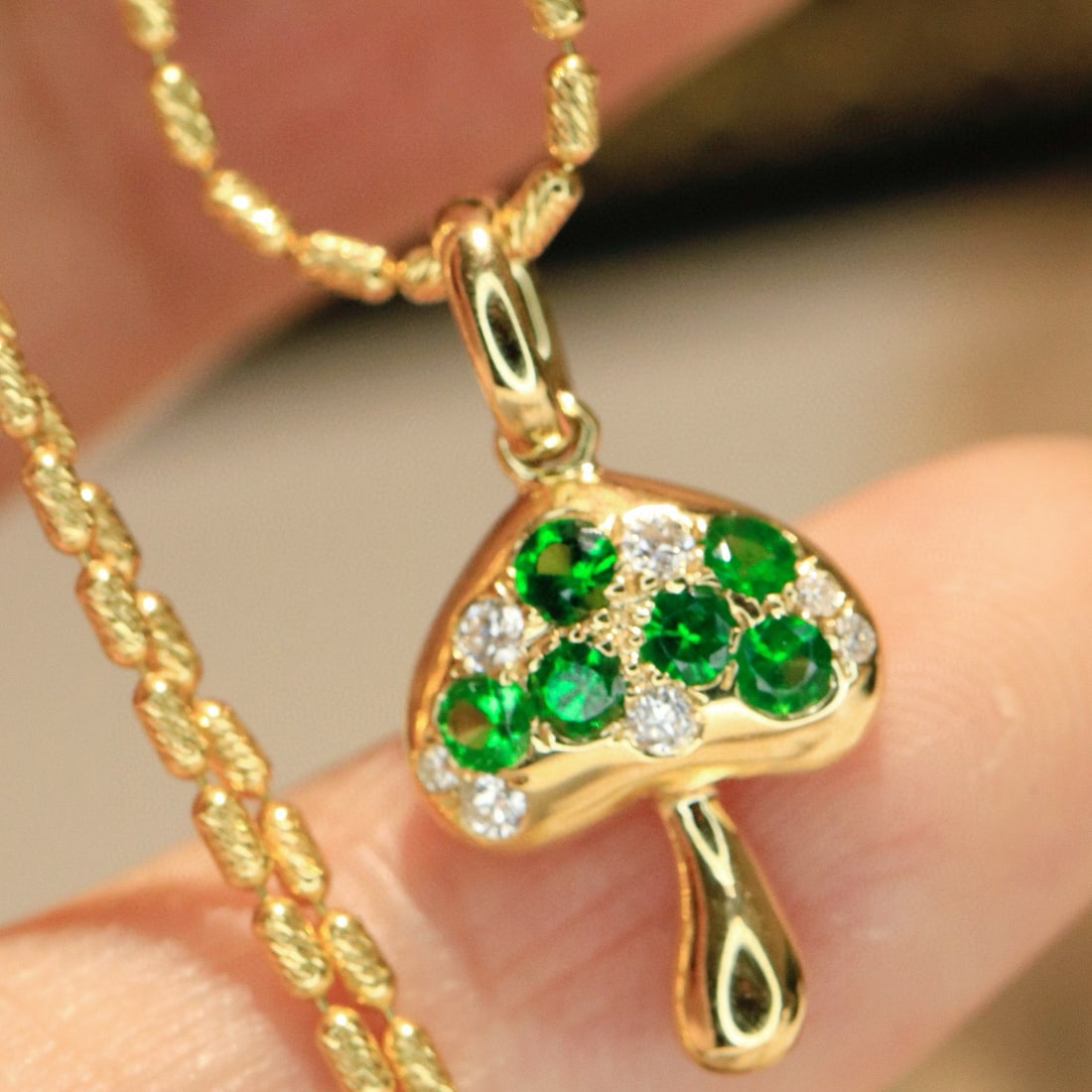 14k Gold 0.41 Ctw Vivid Green Natural Tsavorite & Diamond Pendant( Without Chain ): Ref:230958091 // gold content:14k gold // main gemstone:tsavorite // shape:round // carat weight:0. 32ct // color:vivid green // treatment:natural // cut grade:g // // adjacent gemstone 2 : diamond