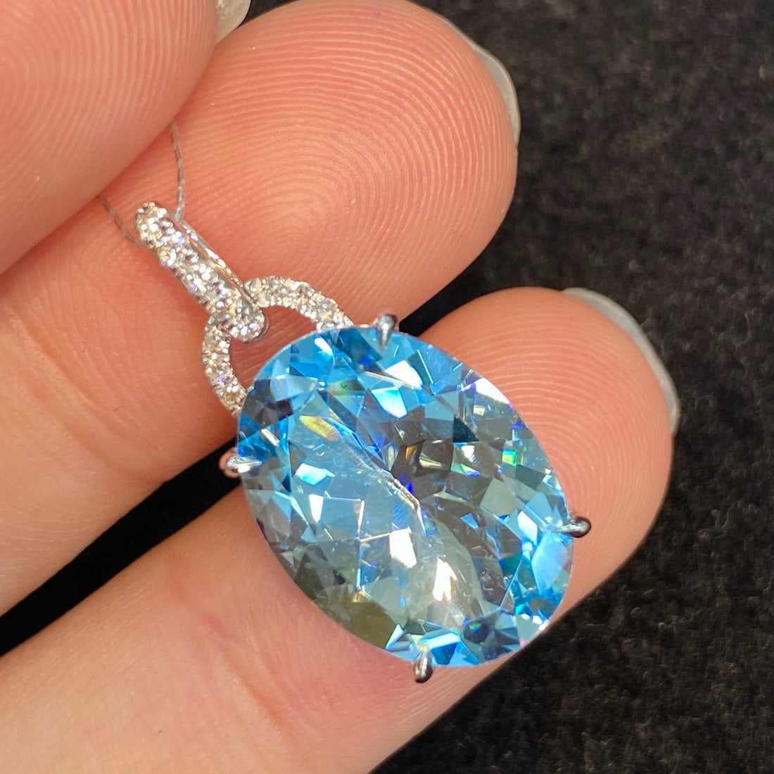 14k Gold 6.32 Ct Natural Aquamarine & Diamond Pendant( Without Chain ): Ref:230958096 // gold content:14k gold // main gemstone:aquamarine // shape:oval // carat weight:6. 32ct // color:santa maria color // treatment:natural // // adjacent gemstone 2 : diamond //