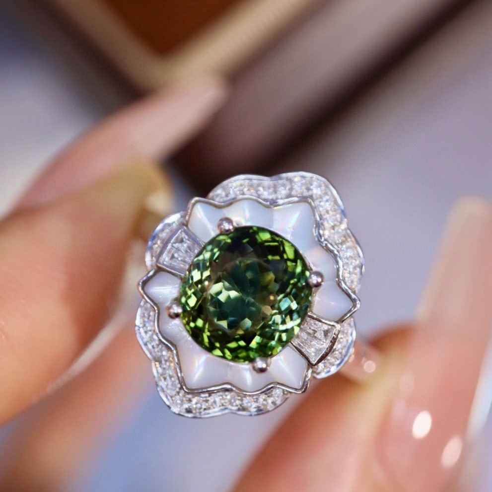 14k Gold 2.66 Ctw Natural Tourmaline & Diamond Ring: Ref:230958119 // gold content:14k gold // ring size:7. 25us // // main gemstone:tourmaline // shape:oval // carat weight:2. 5ct // color:green // treatment:natural // // adjacent gemstone 2 : diamond