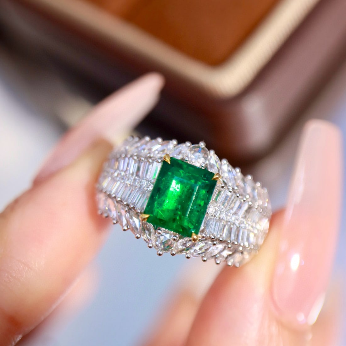 14k Gold 2.75 Ctw Vivid Green Natural Emerald & Diamond Ring (1 of 9)