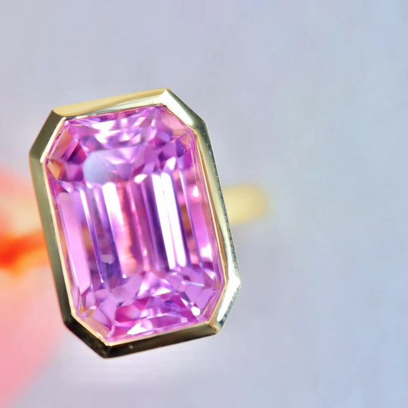14k Gold 8.5 Ct Natural Kunzite Ring: Ref:230958169 // gold content:14k gold // ring size:7. 25us // // main gemstone:kunzite // shape:octagonal // carat weight:8. 5ct // color:purple // treatment:natural // Condition: New Low Estimate: