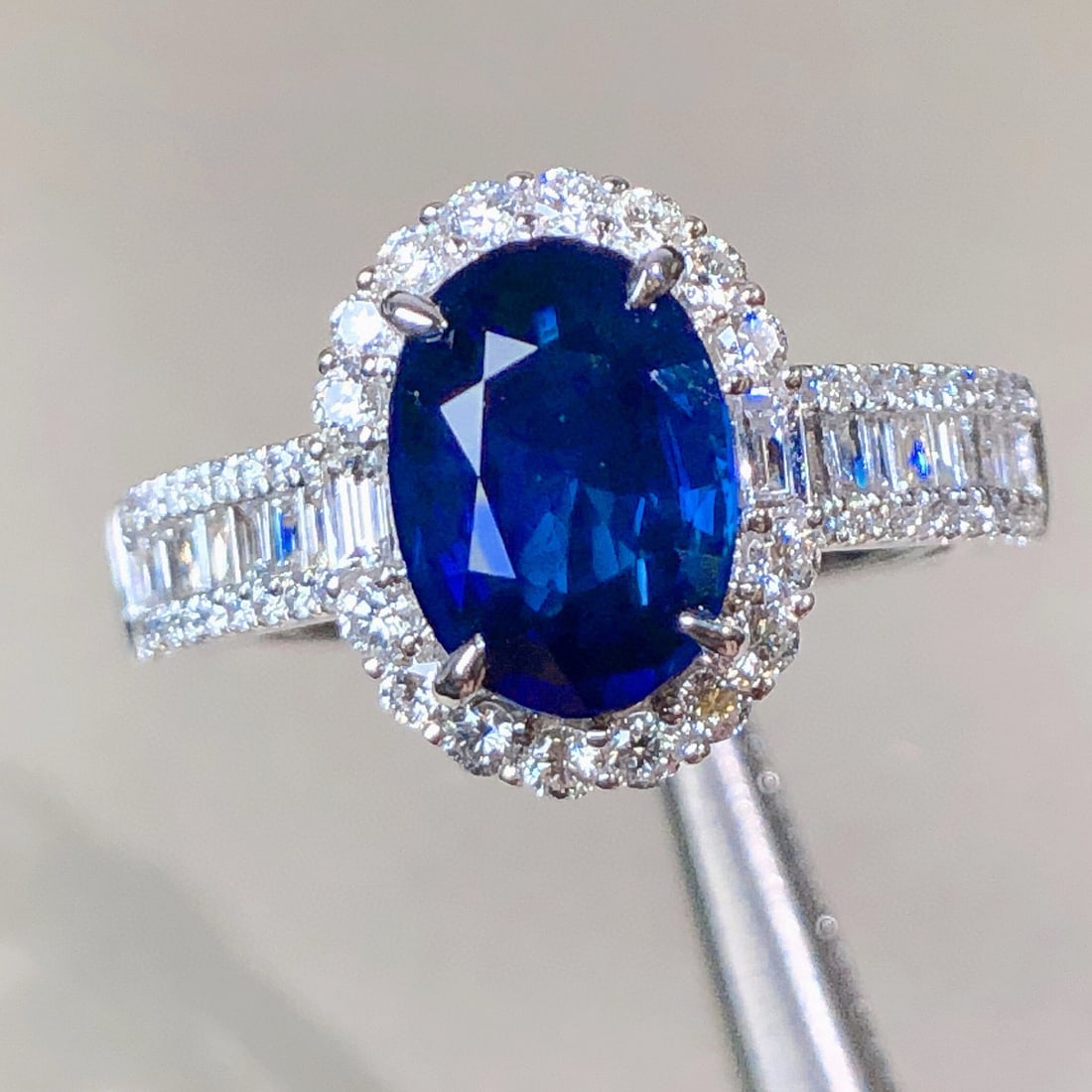 14k Gold 2.90 Ctw Natural Sapphire & Diamond Ring: Ref:230958179 // gold content:14k gold // ring size:7. 25us // // main gemstone:sapphire // shape:oval // carat weight:2. 31ct // color:royal blue // treatment:natural // // adjacent gemstone 2 : diam