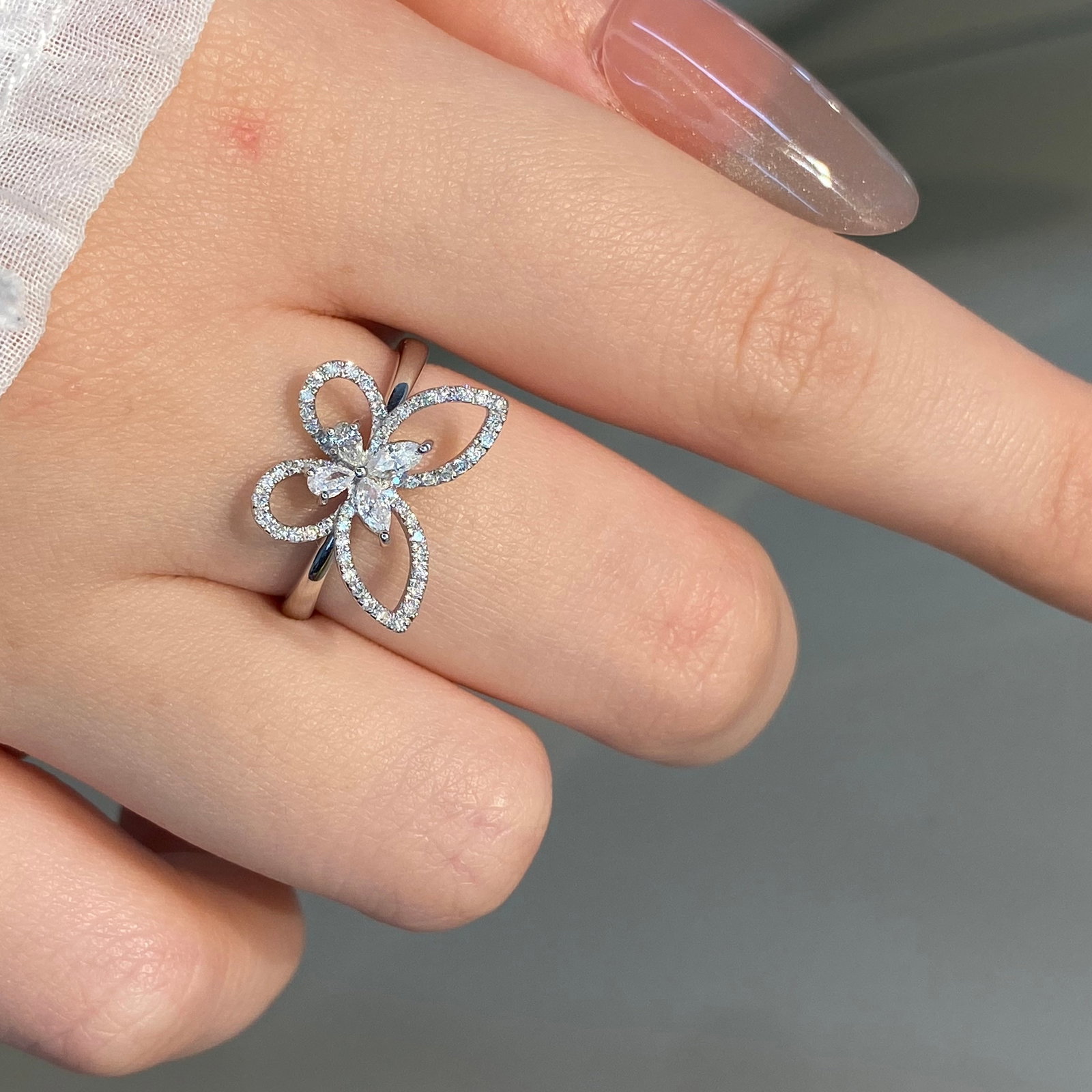 14k Gold 0.65 Ct Natural H Diamond & Butterfly Ring - 9