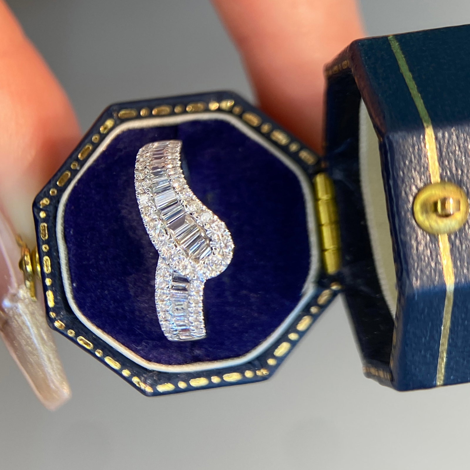 14k Gold 0.6 Ct Natural H Diamond Ring: Ref:230958184 // gold content:14k gold // ring size:7. 25us // // main gemstone:diamond // shape:multiply // carat weight:0. 6ct // clarity grade:vs-si // color:h // treatment:natural // Condition: