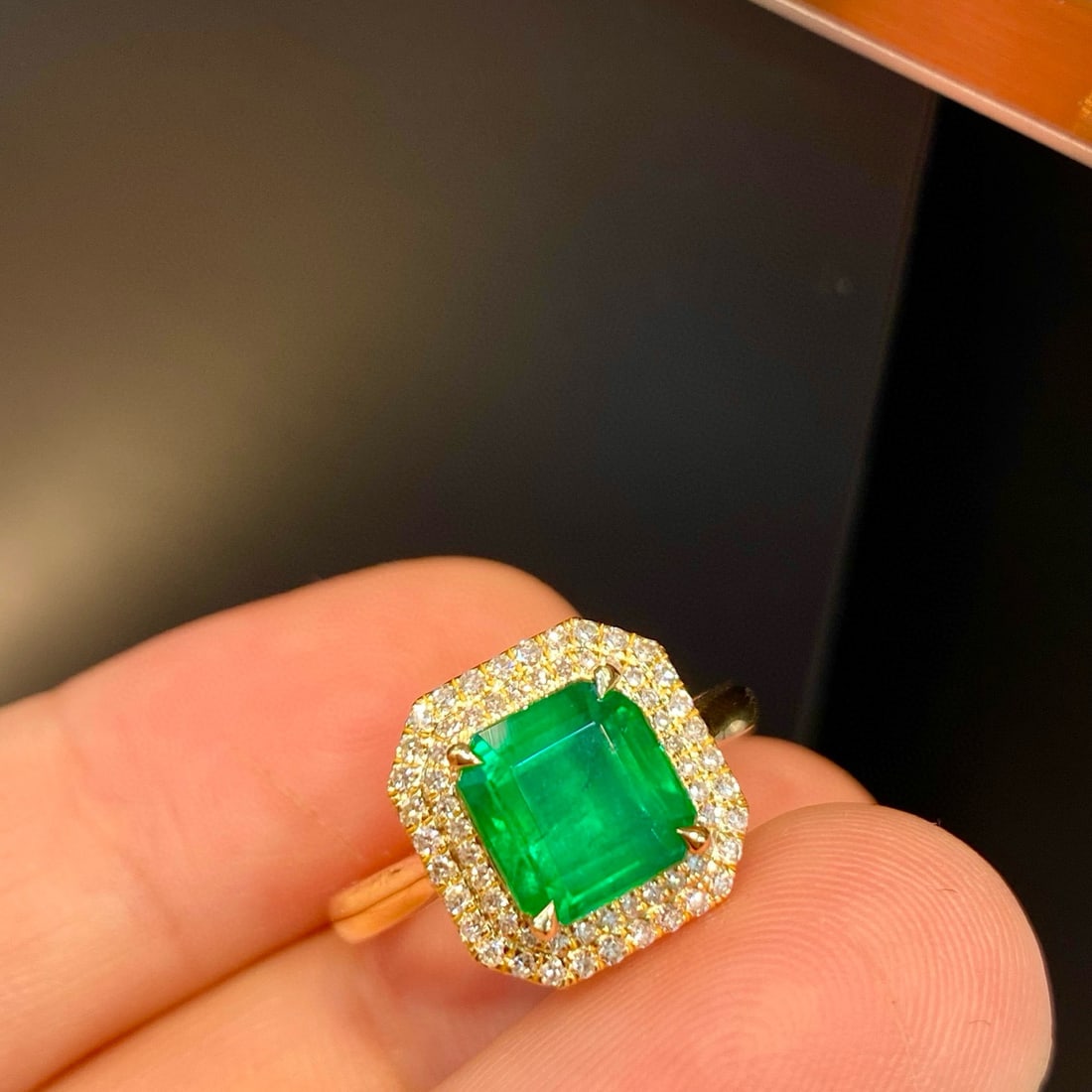 14k Gold 2.21 Ctw Vivid Green Natural Emerald & Diamond Ring: Ref:230958211 // gold content:14k gold // ring size:7. 25us // // main gemstone:emerald // shape:octagonal // carat weight:1. 95ct // color:vivid green // treatment:natural // // adjacent gemstone