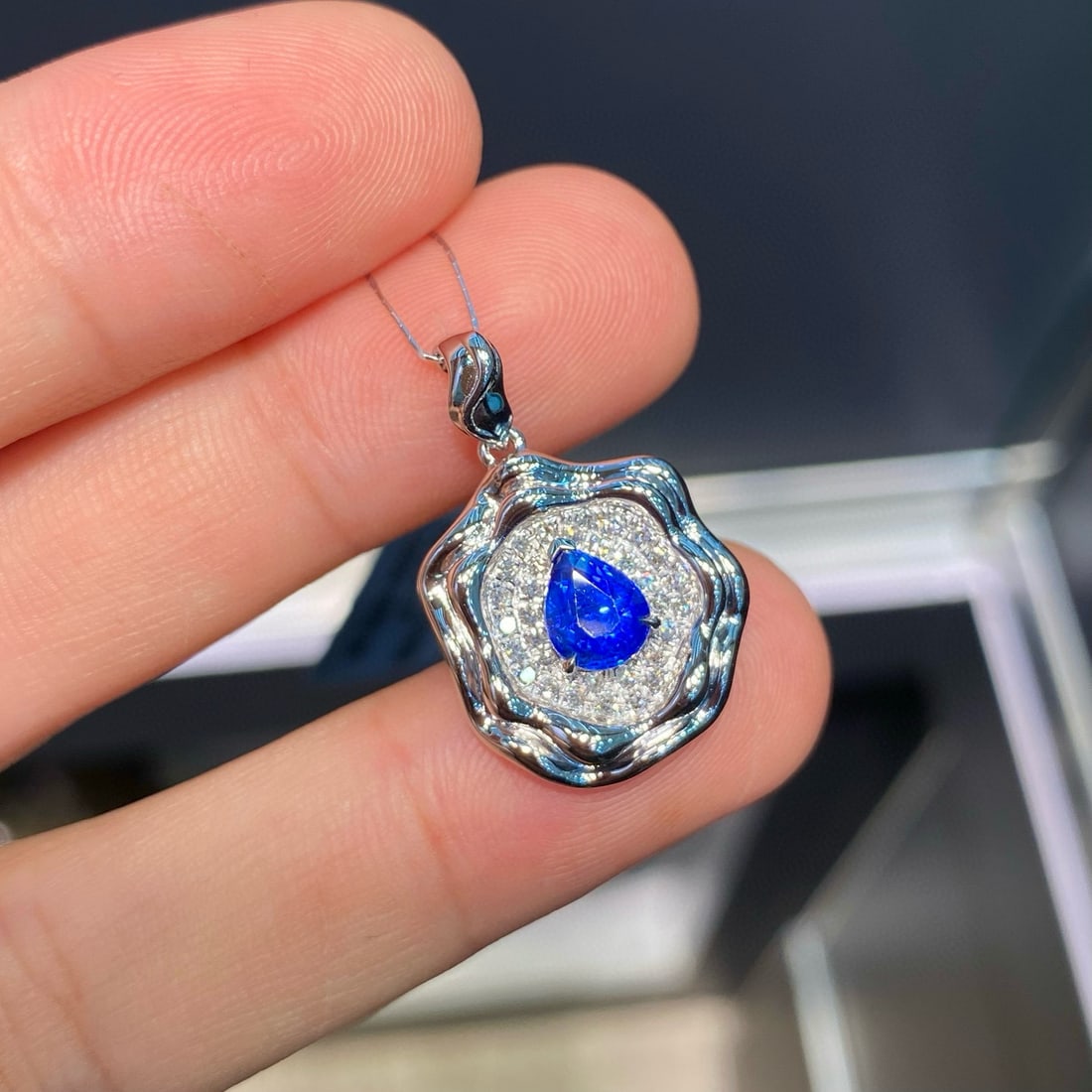 14k Gold 1.38 Ctw Vivid Blue Natural Sapphire & Diamond Pendant( Without Chain ): Ref:230958212 // gold content:14k gold // main gemstone:sapphire // shape:pear // carat weight:1. 22ct // color:vivid blue // treatment:natural // // adjacent gemstone 2 : diamond // shape:round //