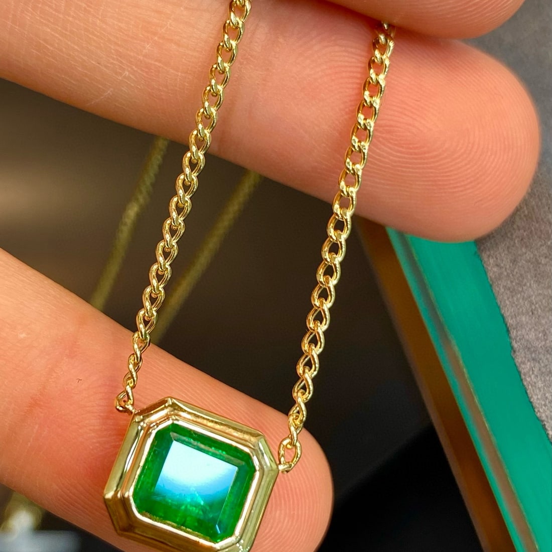 14k Gold 2.18 Ct Vivid Green Natural Emerald Necklace: Ref:230958219 // gold content:14k gold // main gemstone:emerald // shape:octagonal // carat weight:2. 18ct // color:vivid green // treatment:natural // Condition: NewLow Estimate: 13000.00High