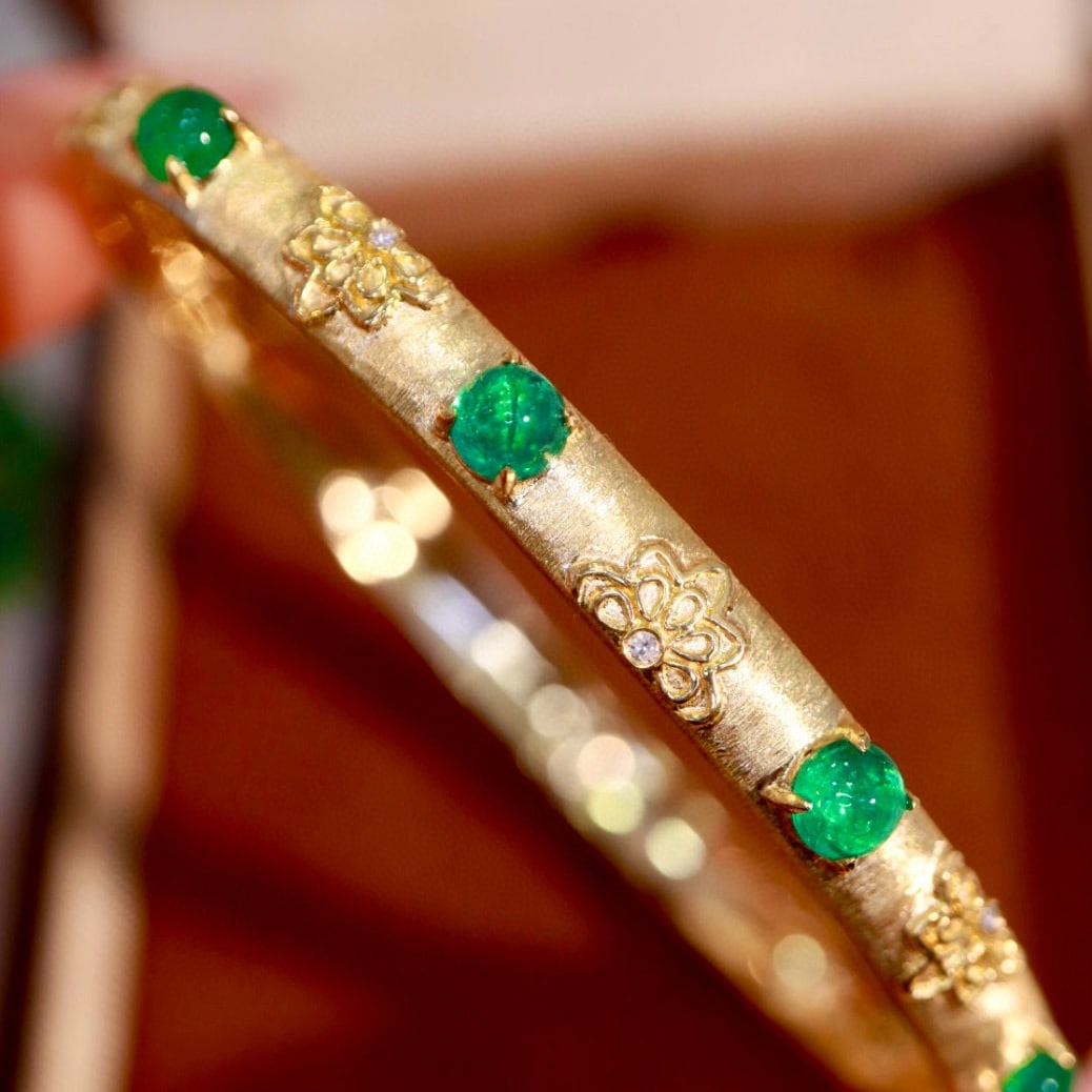 14k Gold 2.44 Ctw Natural Emerald & Diamond Bangle: Ref:230958289 // gold content:14k gold // main gemstone:emerald // shape:round // carat weight:2. 40ct // color:green // treatment:natural // cut grade:g // // adjacent gemstone 2 : diamond //