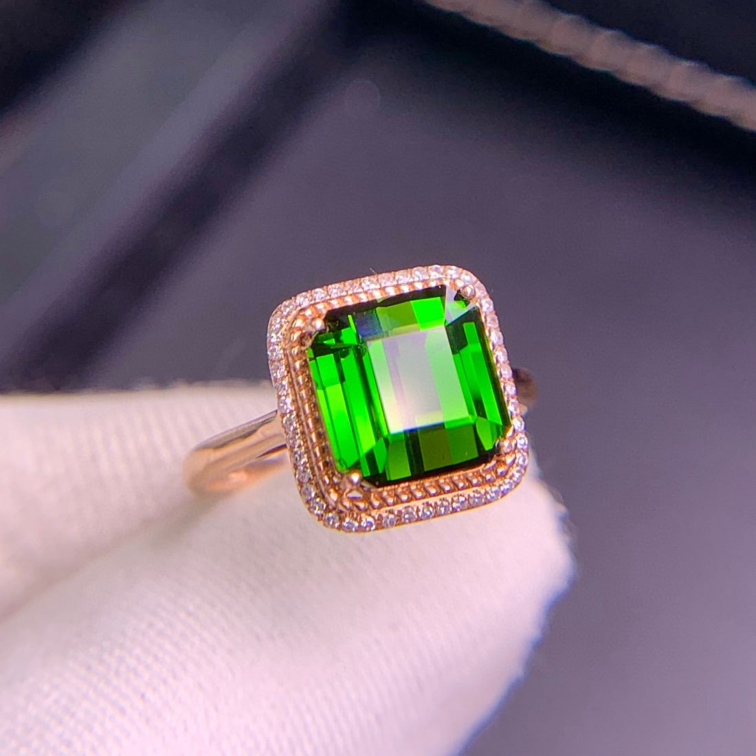 14k Gold 4.4 Ct Natural Tourmaline & Diamond Ring: Ref:230958316 // gold content:14k gold // ring size:7. 25us // // main gemstone:tourmaline // shape:octagonal // carat weight:4. 4ct // color:green // treatment:natural // // adjacent gemstone 2 :