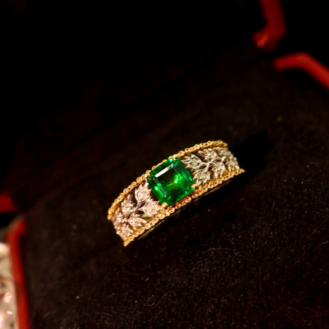14k Gold 0.95 Ctw Vivid Green Natural Emerald & Diamond Ring: Ref:230958327 // gold content:14k gold // ring size:7. 25us // // main gemstone:emerald // shape:octagonal // carat weight:0. 9ct // color:vivid green // treatment:natural // // adjacent gemstone