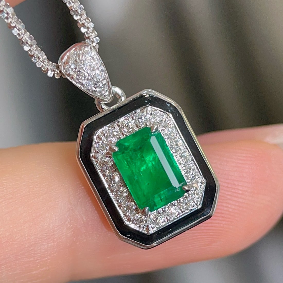 14k Gold 1.10 Ctw Vivid Green Natural Emerald & Diamond Pendant( Without Chain ): Ref:230958329 // gold content:14k gold // main gemstone:emerald // shape:octagonal // carat weight:0. 88ct // color:vivid green // treatment:natural // // adjacent gemstone 2 : diamond //