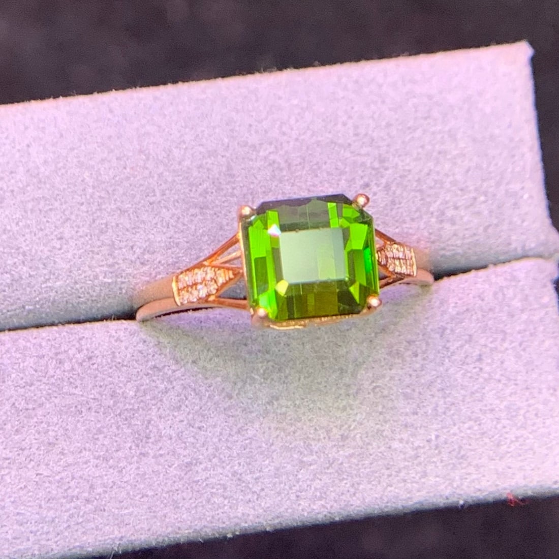 14k Gold 2.78 Ct Natural Tourmaline & Diamond Ring: Ref:230958332 // gold content:14k gold // ring size:7. 25us // // main gemstone:tourmaline // shape:octagonal // carat weight:2. 78ct // color:green // treatment:natural // // adjacent gemstone 2