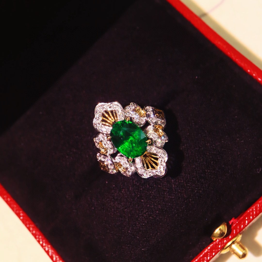 14k Gold 2.78 Ctw Vivid Green Natural Tsavorite & Diamond Ring: Ref:230958347 // gold content:14k gold // ring size:7. 25us // // main gemstone:tsavorite // shape:oval // carat weight:2. 21ct // color:vivid green // treatment:natural // // adjacent gemstone 2 : di