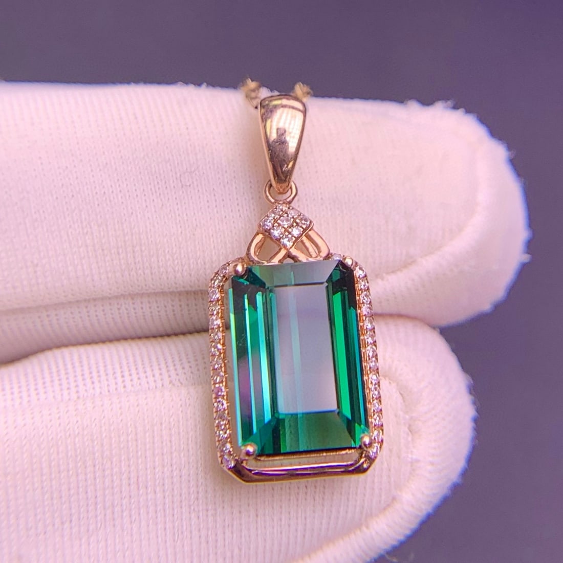 14k Gold 3.4 Ct Natural Tourmaline & Diamond Pendant( Without Chain ): Ref:230958353 // gold content:14k gold // main gemstone:tourmaline // shape:octagonal // carat weight:3. 4ct // color:bluish green // treatment:natural // // adjacent gemstone 2 : diamond //