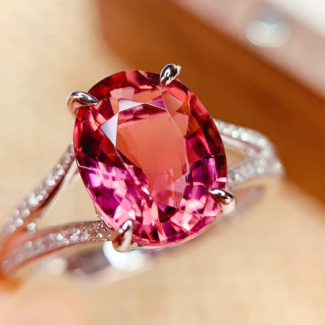14k Gold 2.8 Ct Natural Tourmaline & Diamond Ring: Ref:230958367 // gold content:14k gold // ring size:7. 25us // // main gemstone:tourmaline // shape:oval // carat weight:2. 8ct // color:red // treatment:natural // // adjacent gemstone 2 :
