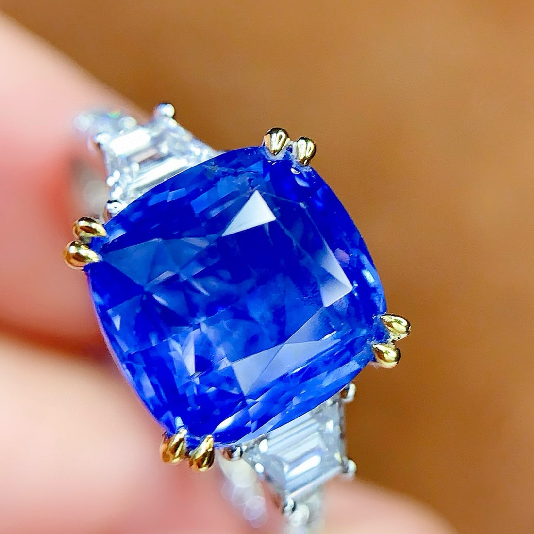 14k Gold 5 Ct Natural Sapphire & Diamond Ring: Ref:230958373 // gold content:14k gold // ring size:7. 25us // // main gemstone:sapphire // shape:cushion // carat weight:5ct // color:blue // treatment:natural // // adjacent gemstone 2 : diamond