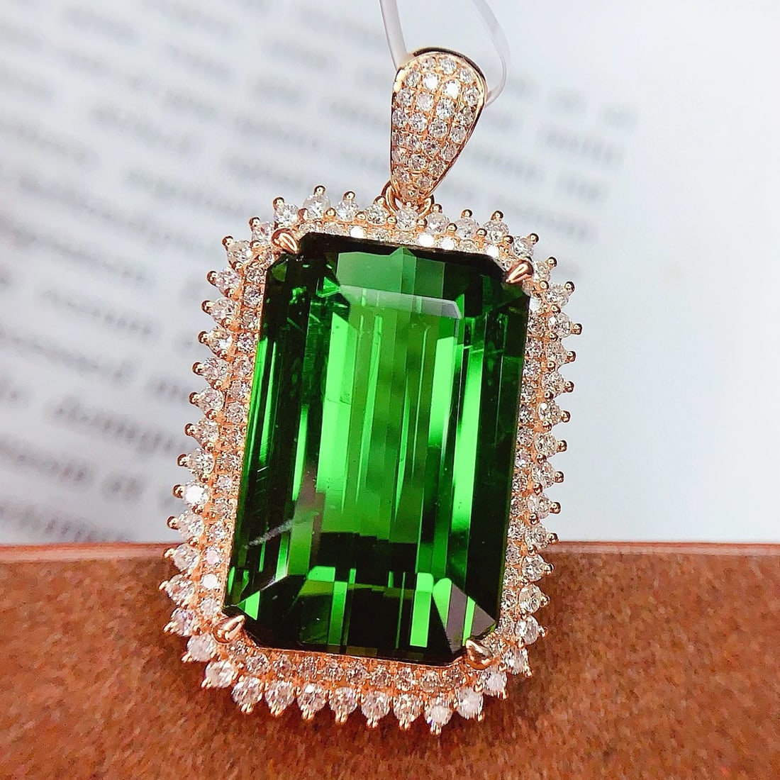 14k Gold 17.06 Ct Natural Tourmaline & Diamond Pendant( Without Chain ): Ref:230958375 // gold content:14k gold // main gemstone:tourmaline // shape:octagonal // carat weight:17. 06ct // color:green // treatment:natural // // adjacent gemstone 2 : diamond // number of