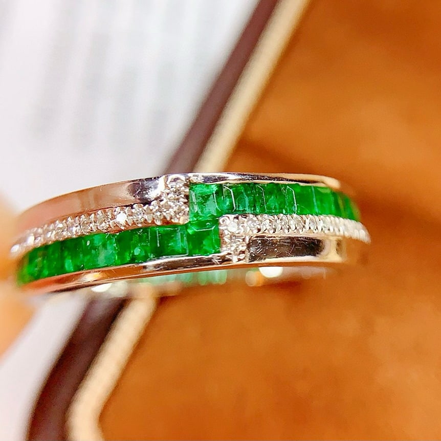 14k Gold 1.2 Ct Natural Emerald & Diamond Ring: Ref:230958400 // gold content:14k gold // ring size:7. 25us // // main gemstone:emerald // shape:square // carat weight:1. 2ct // color:green // treatment:natural // // adjacent gemstone 2 :