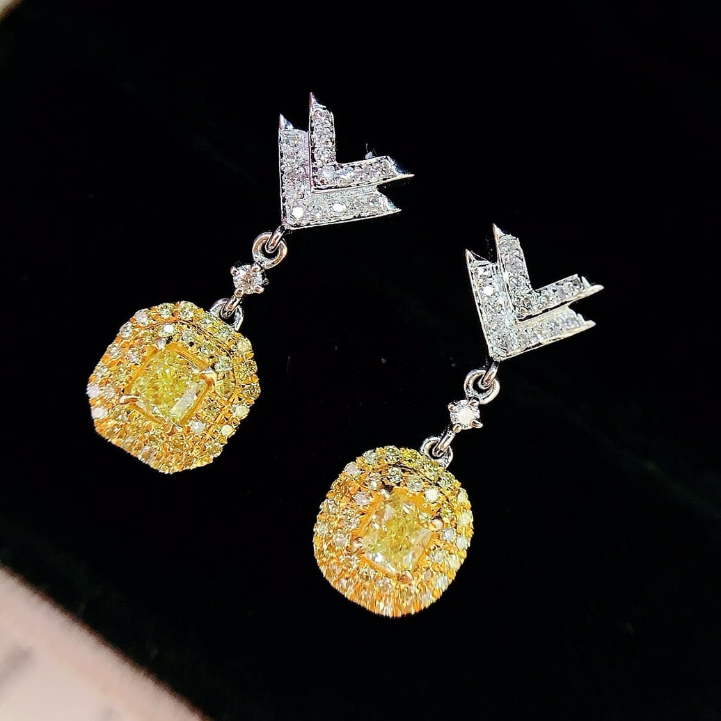 14k Gold 0.75 Ct Natural Yellow Diamond & Diamond Earrings: Ref:230958404 // gold content:14k gold // main gemstone:yellow diamond // shape:cushion // carat weight:0. 75ct // color:yellow // treatment:natural // // adjacent gemstone 2 : diamond // number of