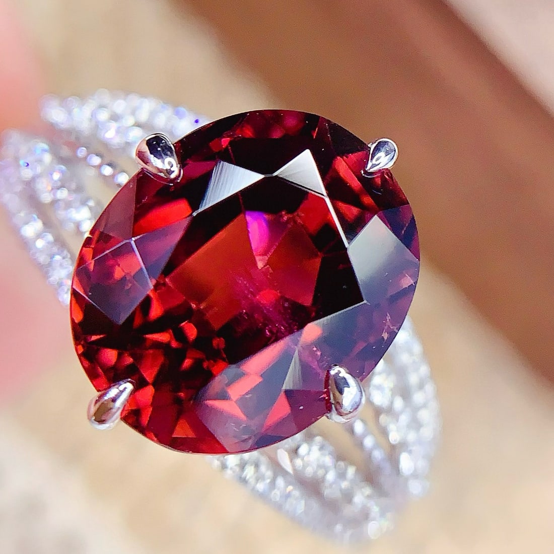 14k Gold 4.8 Ct Natural Tourmaline & Diamond Ring: Ref:230958407 // gold content:14k gold // ring size:7. 25us // // main gemstone:tourmaline // shape:oval // carat weight:4. 8ct // color:red // treatment:natural // // adjacent gemstone 2 : diamond //