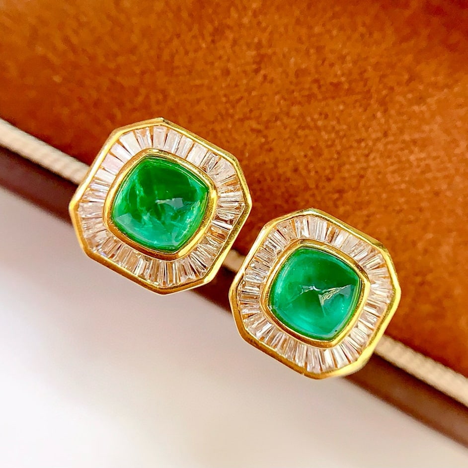 14k Gold 2 Ct Natural Emerald & Diamond Earrings: Ref:230958414 // gold content:14k gold // main gemstone:emerald // shape:suger-loaf // carat weight:2ct // color:green // treatment:natural // // adjacent gemstone 2 : diamond // number of