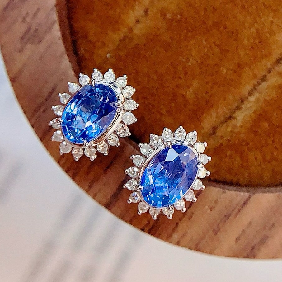 14k Gold 1.5 Ct Natural Sapphire & Diamond Earrings: Ref:230958437 // gold content:14k gold // main gemstone:sapphire // shape:oval // carat weight:1. 5ct // color:blue // treatment:natural // // adjacent gemstone 2 : diamond // number of stones:36 // s