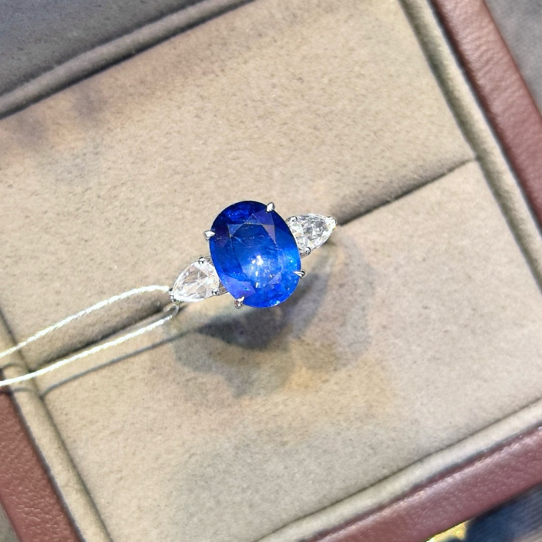 14k Gold 3.28 Ctw Natural Sapphire & Diamond Ring: Ref:230958450 // gold content:14k gold // ring size:7. 25us // // main gemstone:sapphire // shape:oval // carat weight:3. 05ct // color:blue // treatment:natural // // adjacent gemstone 2 :