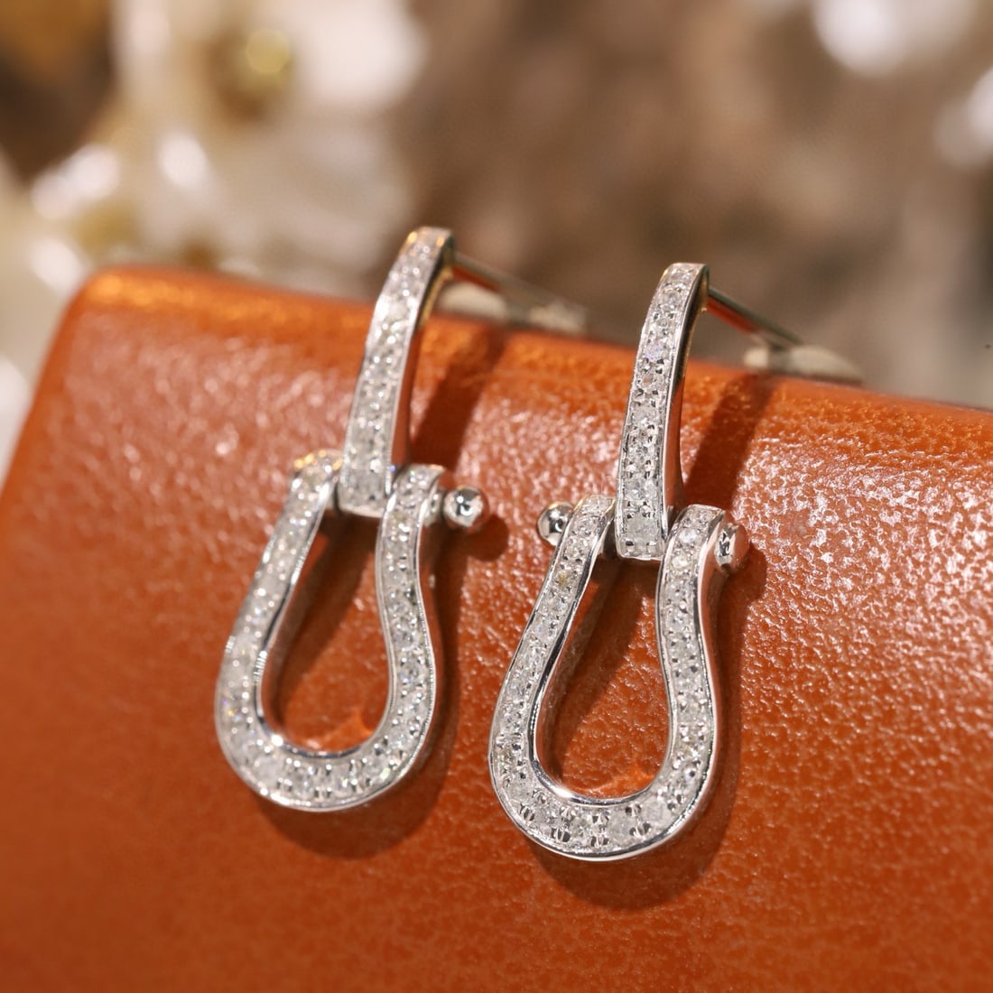 14k Gold 0.2 Ct Natural H Diamond Earrings: Ref:230962450 // gold content:14k gold // main gemstone:diamond // shape:round // carat weight:0. 2ct // clarity grade:vs-si // color:h // treatment:natural // cut grade:g // Condition: New Low Estima