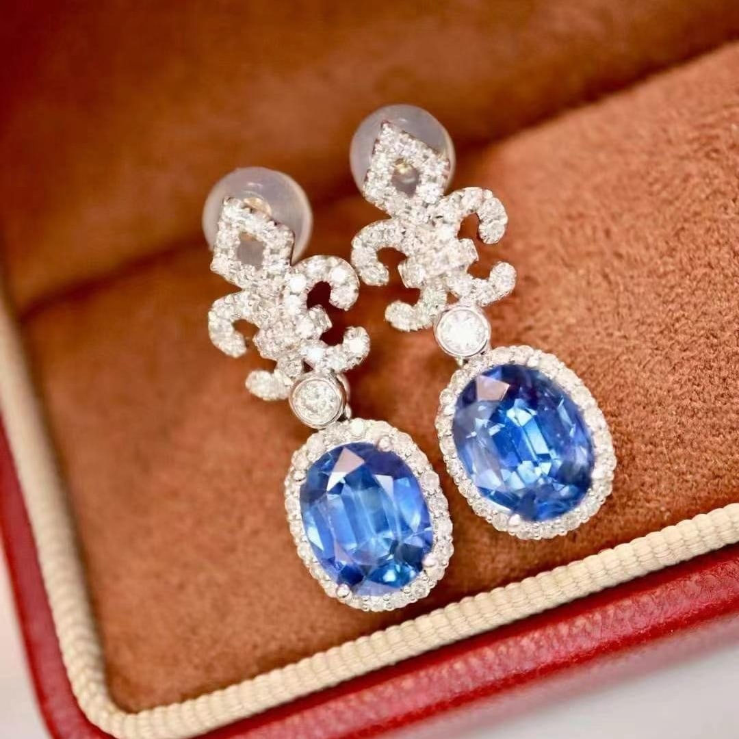 14k Gold 3.34 Ctw Natural Sapphire & Diamond Earrings: Ref:230963206 // gold content:14k gold // main gemstone:sapphire // shape:oval // carat weight:2. 85ct // color:blue // treatment:natural // // adjacent gemstone 2 : diamond // shape:round // carat