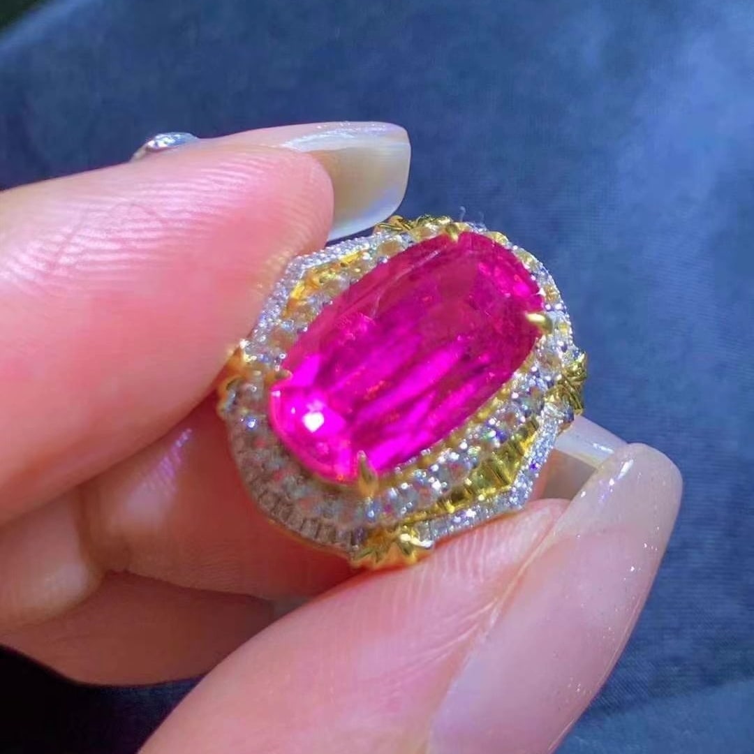 14k Gold 7.05 Ct Natural Tourmaline & Diamond Ring: Ref:230963214 // gold content:14k gold // ring size:7. 25us // // main gemstone:tourmaline // shape:oval // carat weight:7. 05ct // color:red // treatment:natural // // adjacent gemstone 2 : diamond