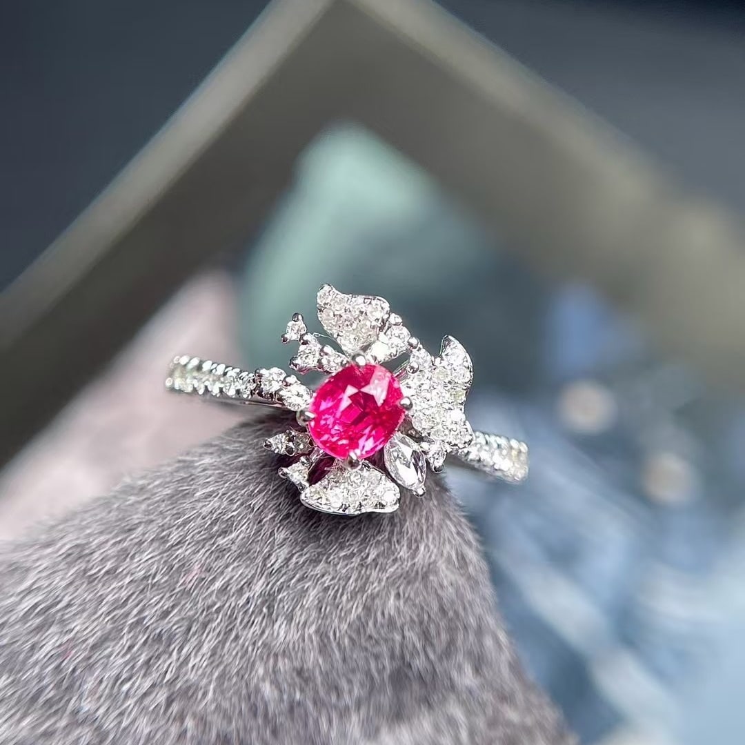 14k Gold 0.95 Ctw Natural Spinel & Diamond Ring: Ref:230963218 // gold content:14k gold // ring size:7. 25us // // main gemstone:spinel // shape:oval // carat weight:0. 58ct // color:pink // treatment:natural // // adjacent gemstone 2 : diamond //