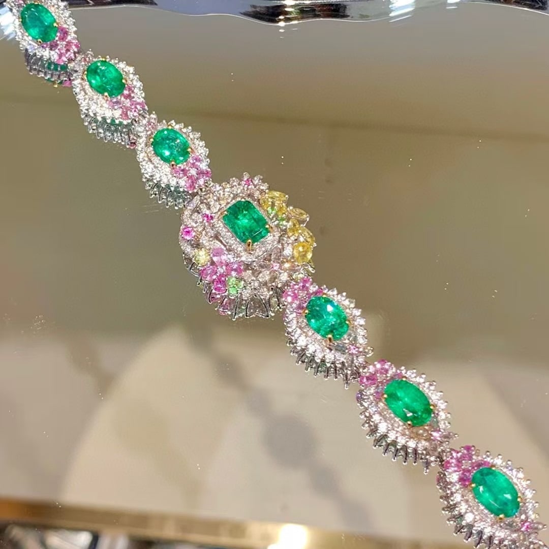 14k Gold 5.5 Ct Natural Emerald & Diamond & Sapphire Bracelet: Ref:230964215 // gold content:14k gold // main gemstone:emerald // shape:multiply // carat weight:5. 5ct // color:green // treatment:natural // // adjacent gemstone 2 : diamond // shape:round //