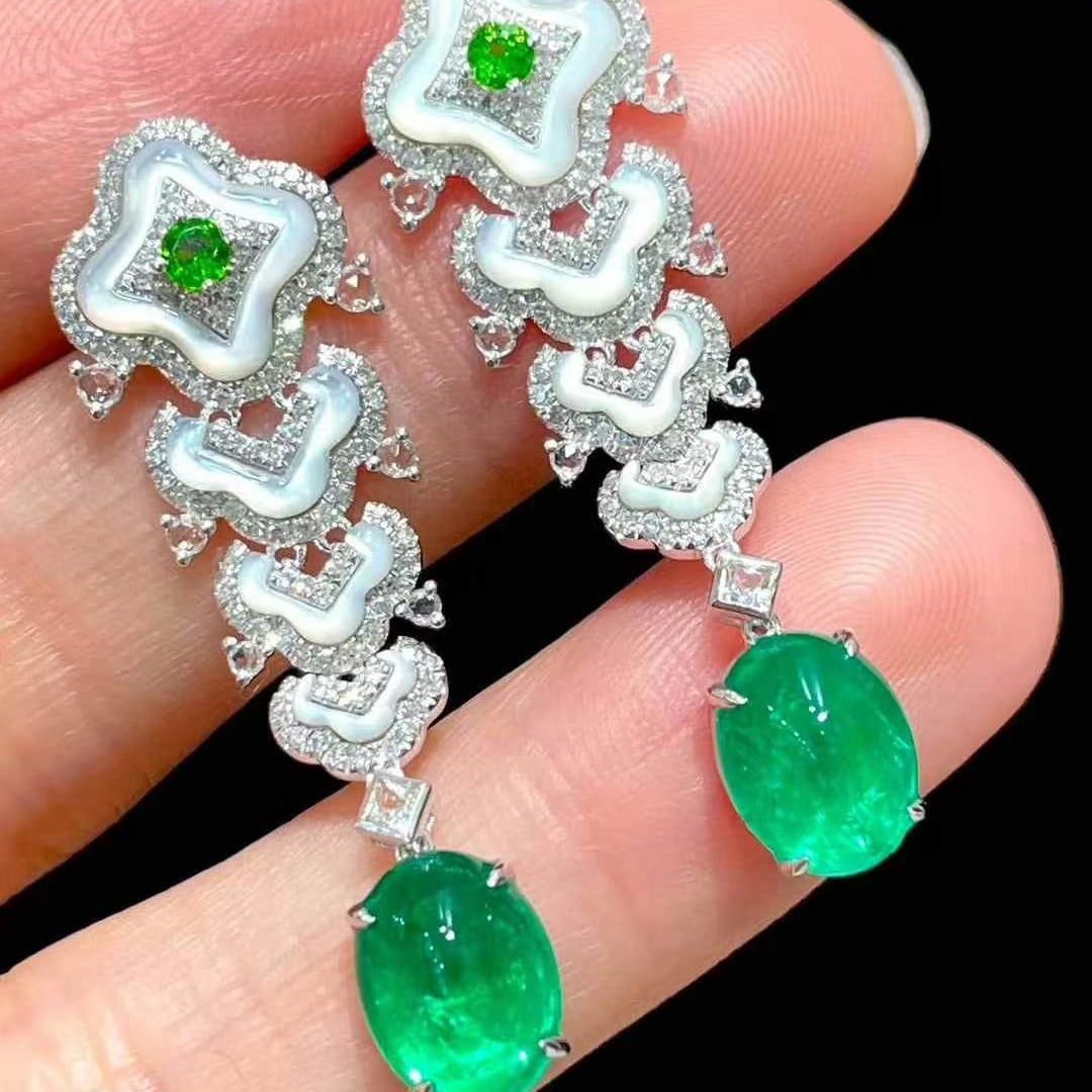 14k Gold 4 Ct Natural Emerald & Diamond & Tsavorite Earrings: Ref:230964328 // gold content:14k gold // main gemstone:emerald // shape:oval // carat weight:4ct // color:green // treatment:natural // // adjacent gemstone 2 : diamond // shape:round // clarity