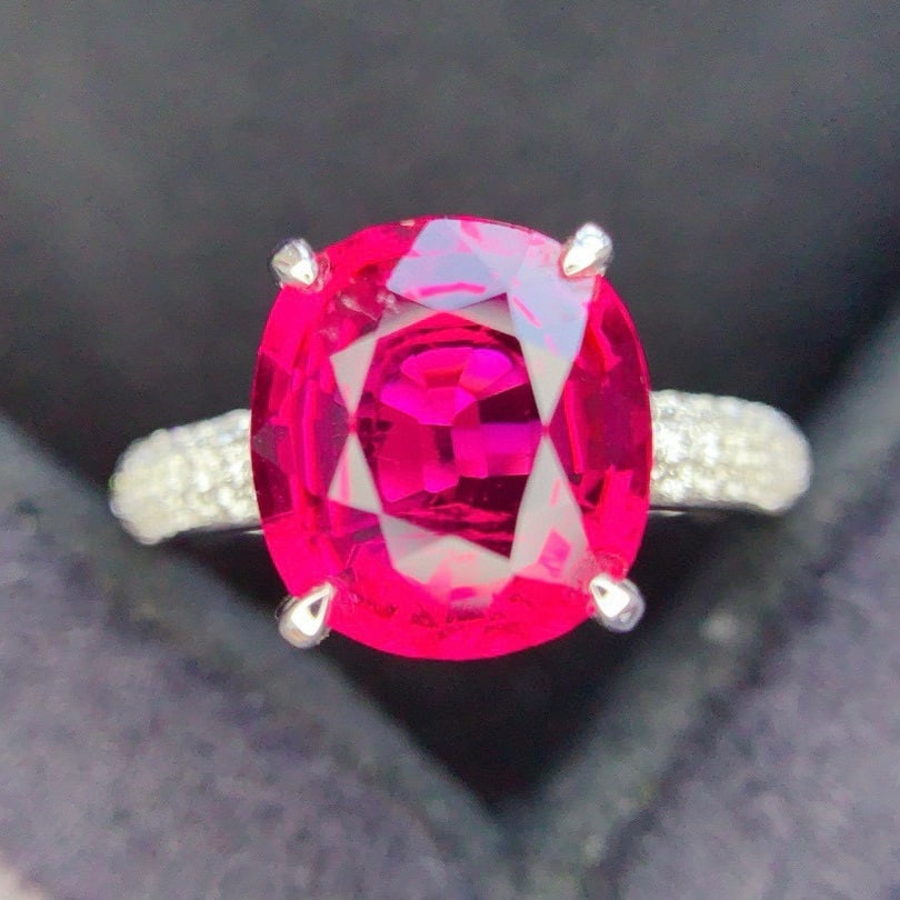 14k Gold 4.40 Ctw Natural Tourmaline & Diamond Ring: Ref:230964354 // gold content:14k gold // ring size:7. 25us // // main gemstone:tourmaline // shape:cushion // carat weight:4. 05ct // color:red // treatment:natural // // adjacent gemstone 2 : diamon