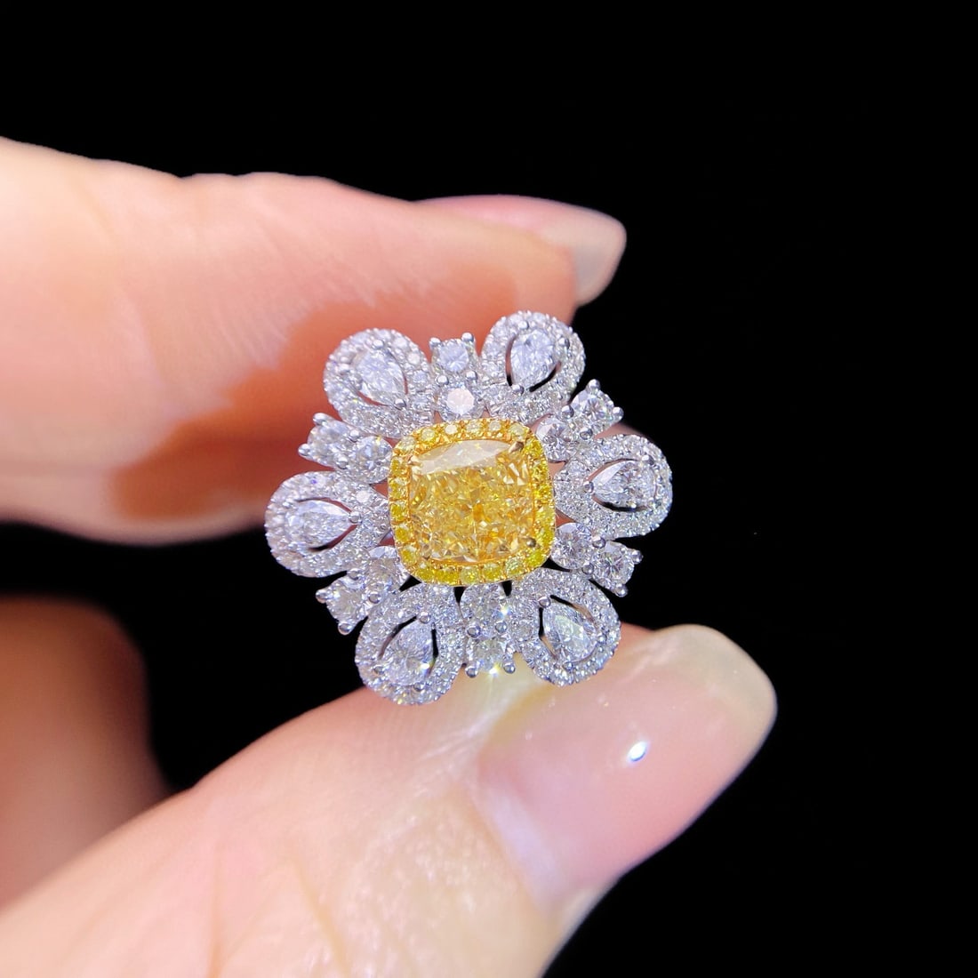 Gia Certified 14k Gold 2.52 Ctw Natural Yellow Diamond & Diamond Ring: Ref:230964397 // gold content:14k gold // ring size:7. 25us // // main gemstone:yellow diamond // certified:gia // shape:cushion // carat weight:1. 04ct // clarity grade:si1 // color:yellow //